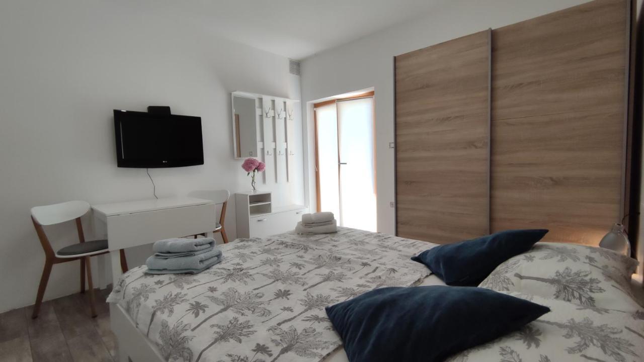 Sea View Olive Retreat *